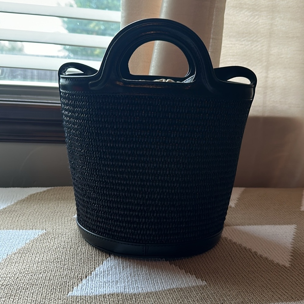 Marni Tropicalia Small Bucket Bag in black leather and raffia-effect fabric - Picture 2 of 11